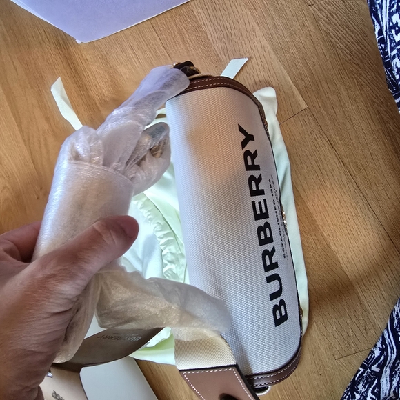 Burberry note crossbody bag NWT - Picture 8 of 10